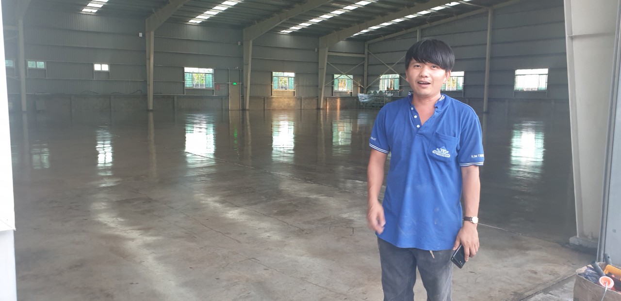 Hoàn thành lớp Sơn Phủ Bóng Epoxy Ecobridpaint - Ep500 cho sàn nhà xưởng